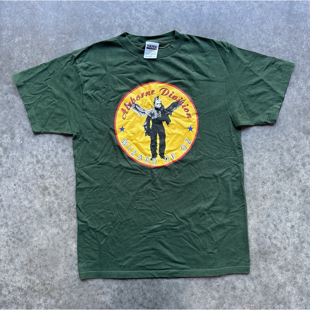 Vintage 90s Wizard Of Oz Airborne Division T-Shirt Size Large Green Movie Tee